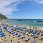 2 Bedroom In * Moneglia