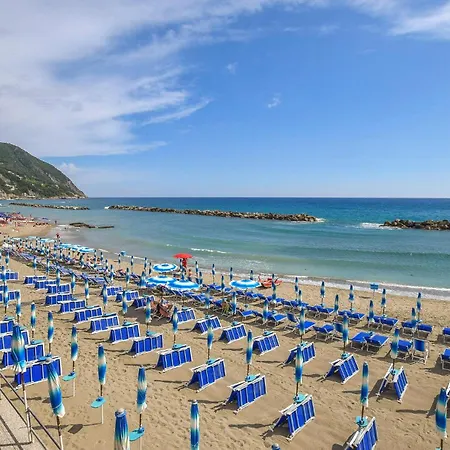2 Bedroom In * Moneglia