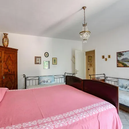 2 Bedroom Stunning In Moneglia
