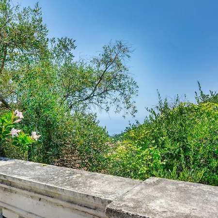 2 Bedroom In Moneglia