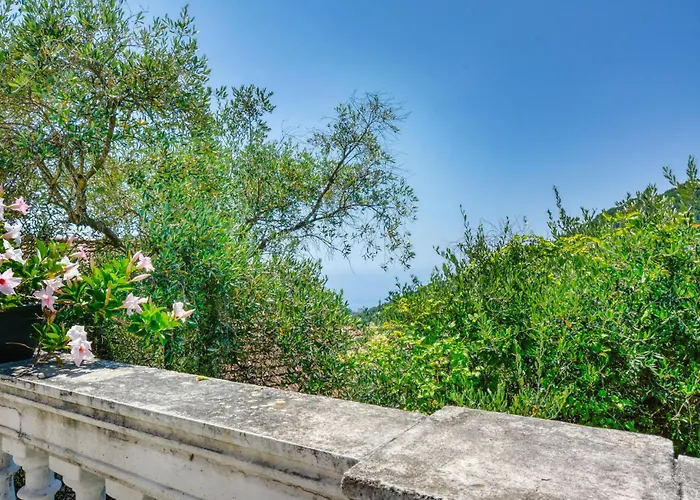 2 Bedroom In Moneglia